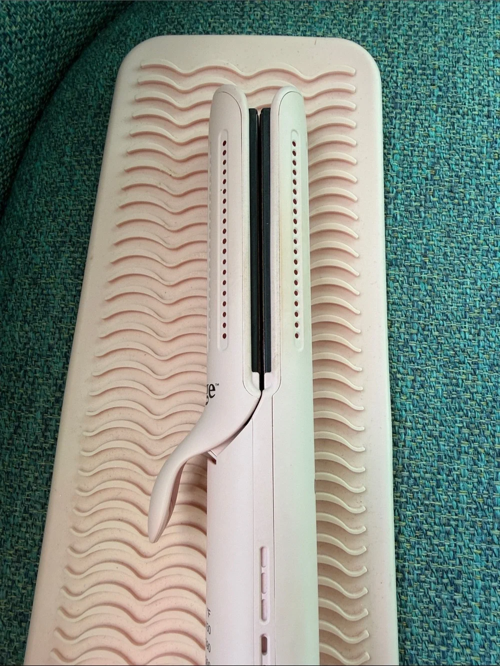 L'ange le duo standard classic Styling Wand in Blush Pink.